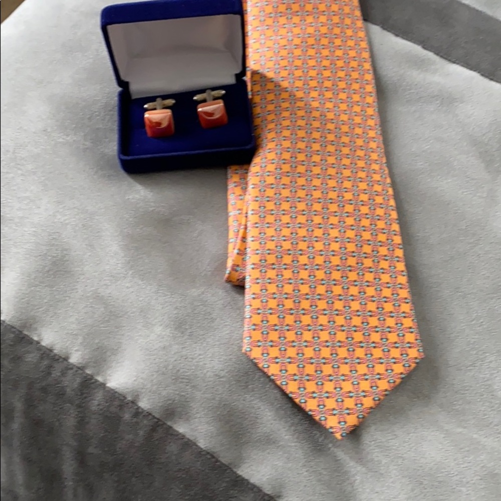 Brand new marmo di Carrara tie and cuff link set
